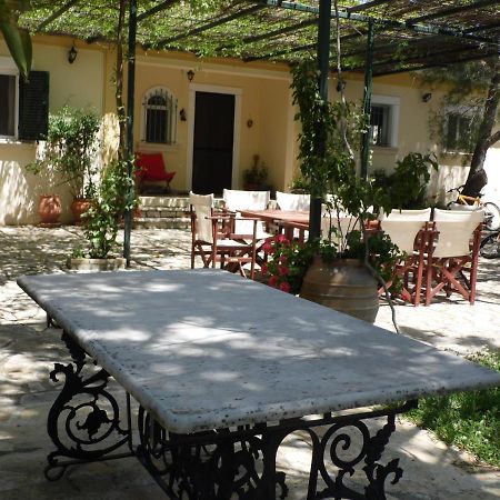 Theni Olive Grove Villa Kato Yerakarion ภายนอก รูปภาพ