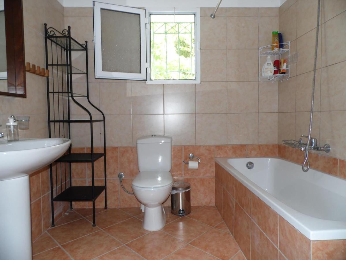 Theni Olive Grove Villa Kato Yerakarion ภายนอก รูปภาพ