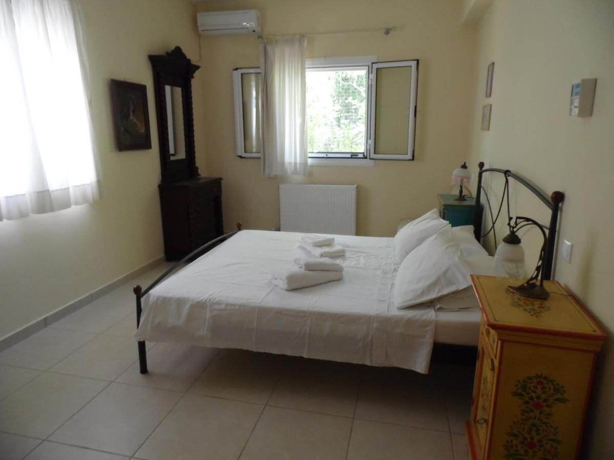 Theni Olive Grove Villa Kato Yerakarion ภายนอก รูปภาพ