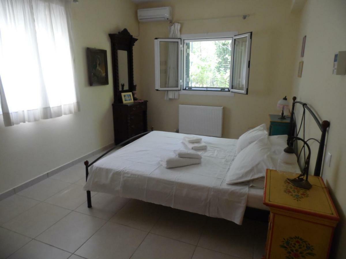 Theni Olive Grove Villa Kato Yerakarion ภายนอก รูปภาพ
