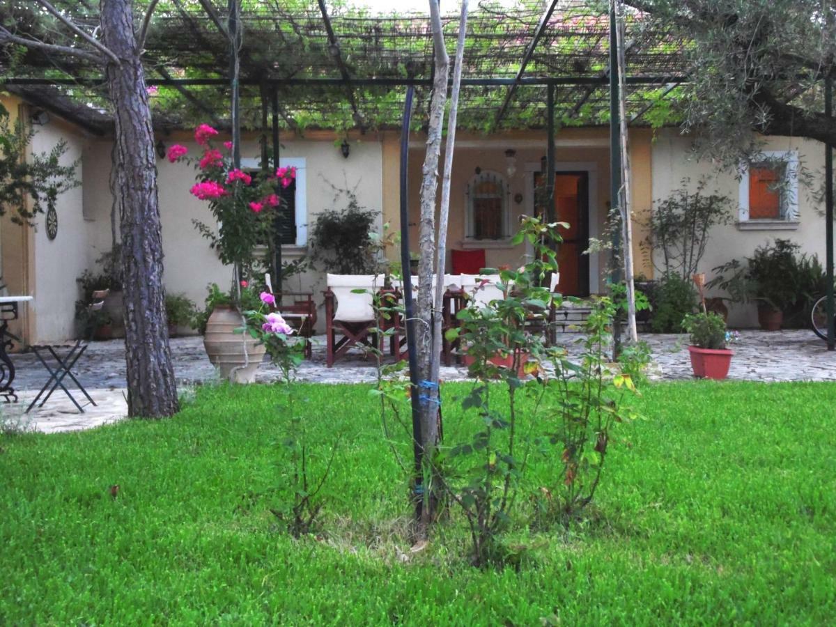 Theni Olive Grove Villa Kato Yerakarion ภายนอก รูปภาพ