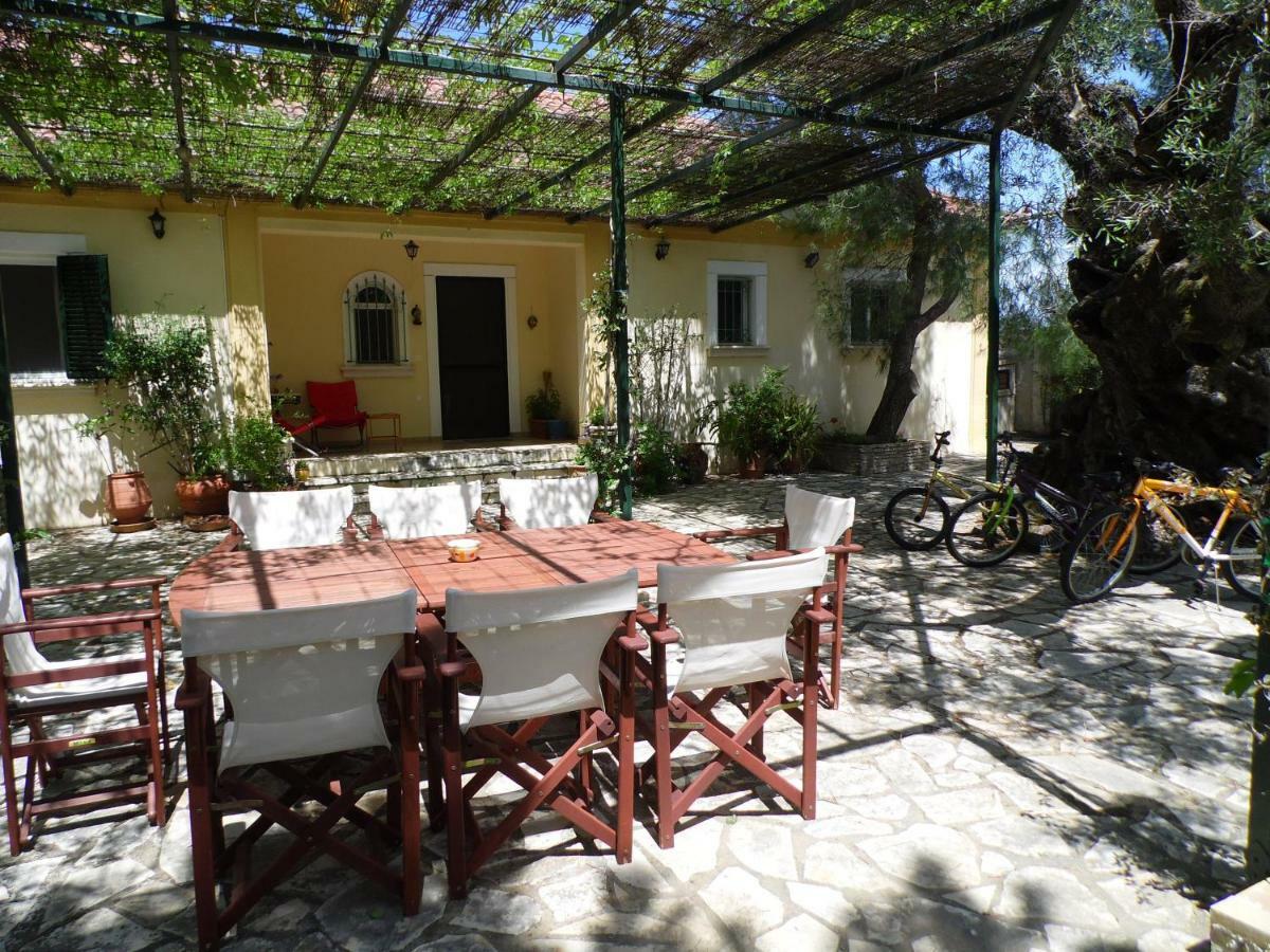 Theni Olive Grove Villa Kato Yerakarion ภายนอก รูปภาพ